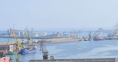 Stire din Economie : Incident naval în Portul Constanța. Macaraua plutitoare GEMINI 4, lovită de SMS CARRERA