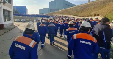 Stire din Economie : Protest spontan la Șantierul Naval Damen Mangalia. Muncitorii au oprit lucrul