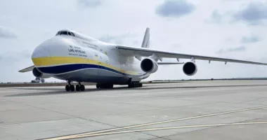Stire din Economie : Un colos Antonov An-124-100M Ruslan a aterizat vineri pe Aeroportul Mihail Kogălniceanu