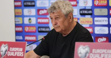 Stire din Sport : Selecționerului Mircea Lucescu i s-a făcut rău în cantonament. FRF: „Starea de sănătate este stabilă“