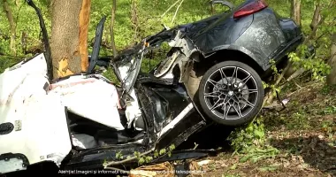 Stire din Eveniment : Moartea a venit cu 140 de km/h. Filmul accidentului în care Mihai şi David au murit