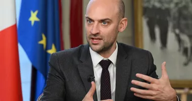 Stire din Actualitate : MAE francez: „Putin și-a pierdut calul troian în UE odată cu înfrângerea lui Orban în alegerile din Ungaria“