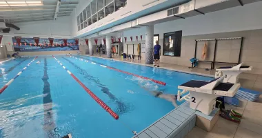 Stire din Sport : Bazinul de la Palatul Copiilor, din nou închis. Antrenamente „prin vecini“ pentru Campionatele Naționale