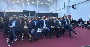 Stire din Politică-Administrație : Iese sau nu PSD din coaliție? Consultările interne pun în joc stabilitatea politică a României
