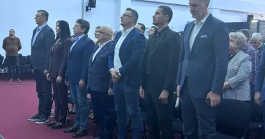 Iese sau nu PSD din coaliție? Consultările interne pun în joc stabilitatea politică a României - 2