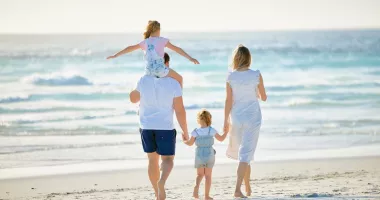 Stire din Social : Minivacanțele de care se vor bucura românii. Câte zile vor fi libere de 1 Mai și Rusalii