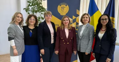 Elevi constănțeni, premiați la cea de-a patra ediție a Concursului de cultură și educație financiar-contabilă - 2
