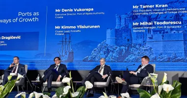 Stire din Economie : Perspectivele portului Constanța, discutate în cadrul Inițiativei celor Trei Mări