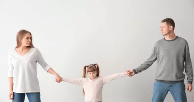 Stire din Actualitate : O țară din Europa pregătește ajutor lunar pentru părinții separați: până la 500 de euro pentru chirie