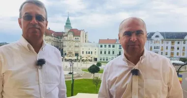 Stire din Politică-Administrație : Reacții din plan local după moțiune/ Vergil Chițac: Îl felicit pe Ilie Bolojan pentru demnitatea cu care și-a primit „sentința”