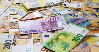 Stire din Economie : BNR: Moneda națională își continuă deprecierea. Euro, cotație record - 5,2688 lei