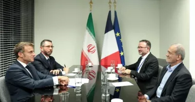 Stire din Actualitate : Emmanuel Macron condamnă atacurile nejustificate împotriva Emiratelor Arabe Unite