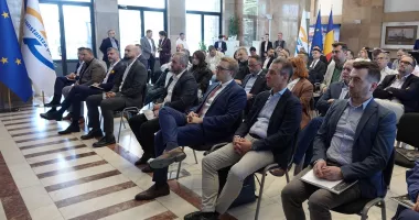 Stire din Economie : Oameni de afaceri din Austria, misiune economică în portul Constanța. Domenii de interes: logistică, transport, IT