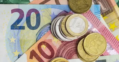 Stire din Economie : BNR: Leul s-a apreciat vineri în raport cu principalele valute