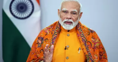 Stire din Actualitate : Premierul Narendra Modi le cere indienilor să facă economie de carburanți