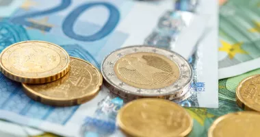 Stire din Economie : BNR: Leul s-a depreciat vineri în raport cu principalele valute