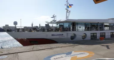 Stire din Economie : Nava fluvială de pasageri MS Bellejour a acostat în portul Constanța