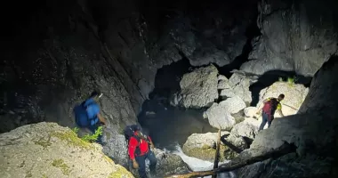 Stire din Eveniment : Doi turiști blocați în Canionul Valea lui Stan, salvați după patru ore
