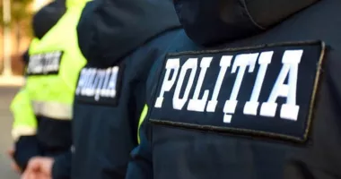 Bărbat de 75 de ani, reținut după ce și-a amenințat soția cu un pistol deținut ilegal
