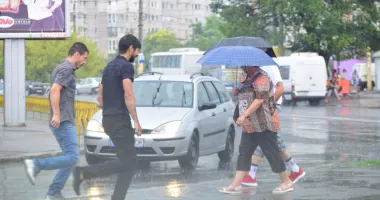Cod galben de instabilitate atmosferică în toată țara. Ploi torențiale, vijelii și grindină, până vineri dimineața
