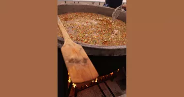 Record culinar în Portul Tomis! Borș pescăresc de o tonă, servit gratuit la cea mai lungă masă din Constanța - 2