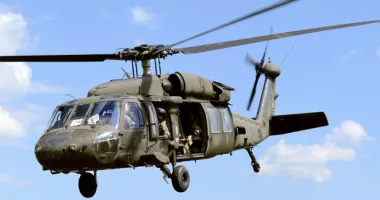 Mobilizare pe Marea Neagră. Elicopter Black Hawk și nave de intervenție caută două persoane dispărute