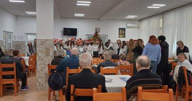FOTO. Emoție, colinde și daruri, pentru seniorii de la Căminul pentru Persoane Vârstnice Constanța - 3