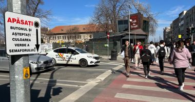 Stire din Social : Sistemul de semaforizare de la intersecția bulevardului Tomis cu strada Ștefan cel Mare a devenit funcțional