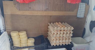 Stire din Social : Persoană care comercializa produse lactate lîngă complexul Abator sancționată de polițiștii locali