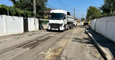 Stire din Social : Lucrările de reabilitare a carosabilului în cartierul Palazu Mare continuă