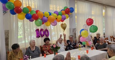 Stire din Social : Un secol de viață și înțelepciune! Aniversare de 100 de ani la Căminul pentru Persoane Vârstnice