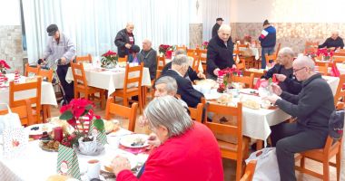 Stire din Social : Moș Nicolae a poposit și la Căminul pentru Persoane Vârstnice din Constanța