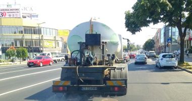 Străzile din municipiul Constanța, stropite cu apă în zilele caniculare - 2