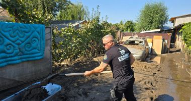 Peste 50 de agenți Zip Escort alături de voluntari au plecat în această dimineață către Galați să ajute la curățarea caselor celor afectați de inundații - 4