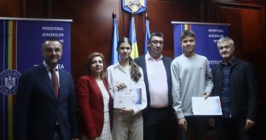 Elevi de 10 premiați de prefectul Constanței - 5