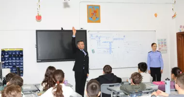 Polițiștii locali, față în față cu elevii. Campanie de prevenire în școlile din Constanța - 3