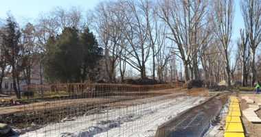 Galerie FOTO Parcul de la Gară va avea plantați puieți noi și un spațiu verde mai mare - 4