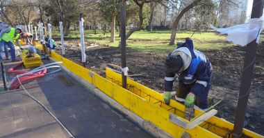 Galerie FOTO Parcul de la Gară va avea plantați puieți noi și un spațiu verde mai mare - 3