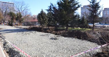 Galerie FOTO Parcul de la Gară va avea plantați puieți noi și un spațiu verde mai mare - 2