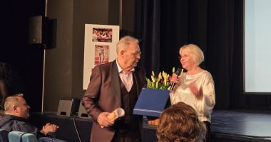 Stire din Cultură-Educație : Spectacol-surpriză pe scena Clubului SNC. Actorul Mihai Sorin Vasilescu, celebrat la 70 de ani