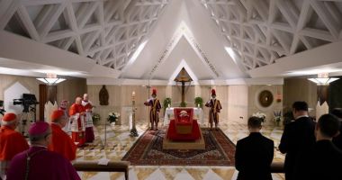 Stire din Actualitate : Vaticanul a publicat primele fotografii de la catafalcul Papei Francisc