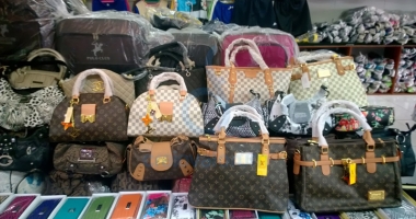 1.000 de genți contrafăcute, confiscate în Portul Constanța - 1