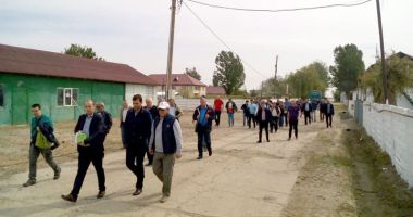Stire din Economie : 10.000 de producători agricoli vor fi consiliați să se asocieze