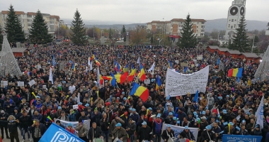 Stire din Social : 10.000 de sindicaliști de la Mioveni au protestat împotriva "revoluției fiscale"