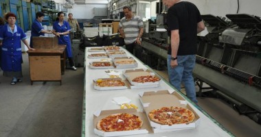 Galerie FOTO. Prânz cu zece feluri de pizza Evo la tipografia "Cuget Liber" - 3