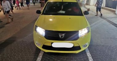 Stire din Social : Taximetrist amendat, pentru că a intrat cu mașina în zona de promenadă din stațiunea Mamaia