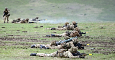 100 de militari români participă la exercițiul multinațional Platinum Eagle 17.1