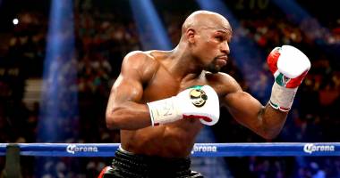 Stire din Sport : Pugilist de top, acuzat că și-a strâns de gât fiul
