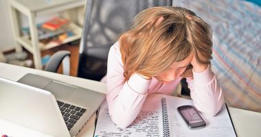 ELEVĂ A UNEI ȘCOLI PRIVATE, AGRESATĂ SEXUAL CHIAR DE PROFESORUL SĂU