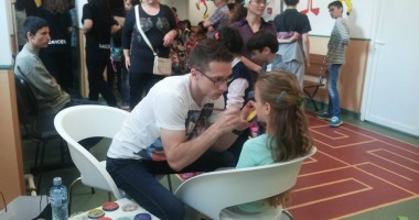 Stire din Sănătate : Ziua Copilului, marcată de micuții bolnavi de cancer